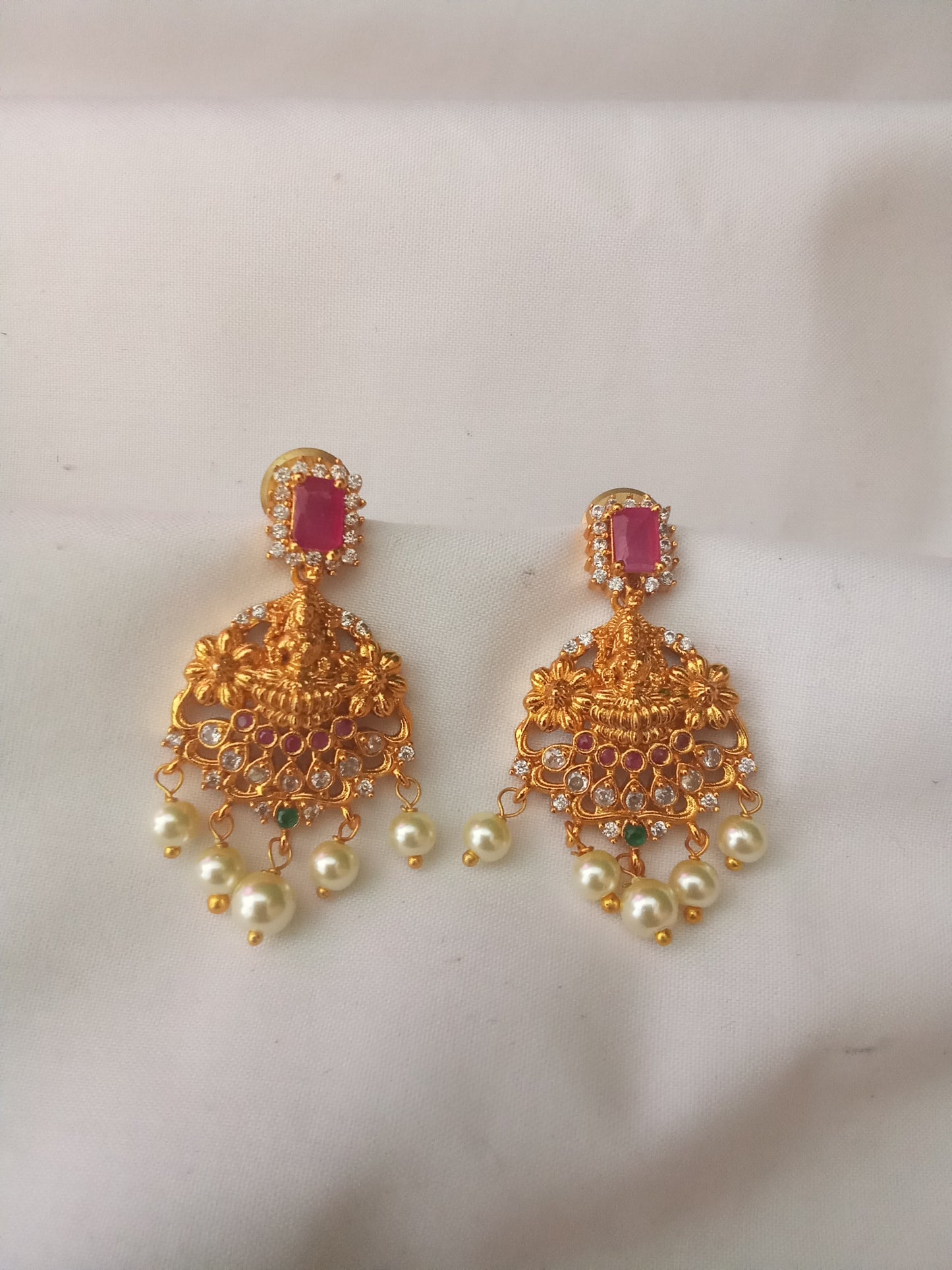 EARING-SHER271