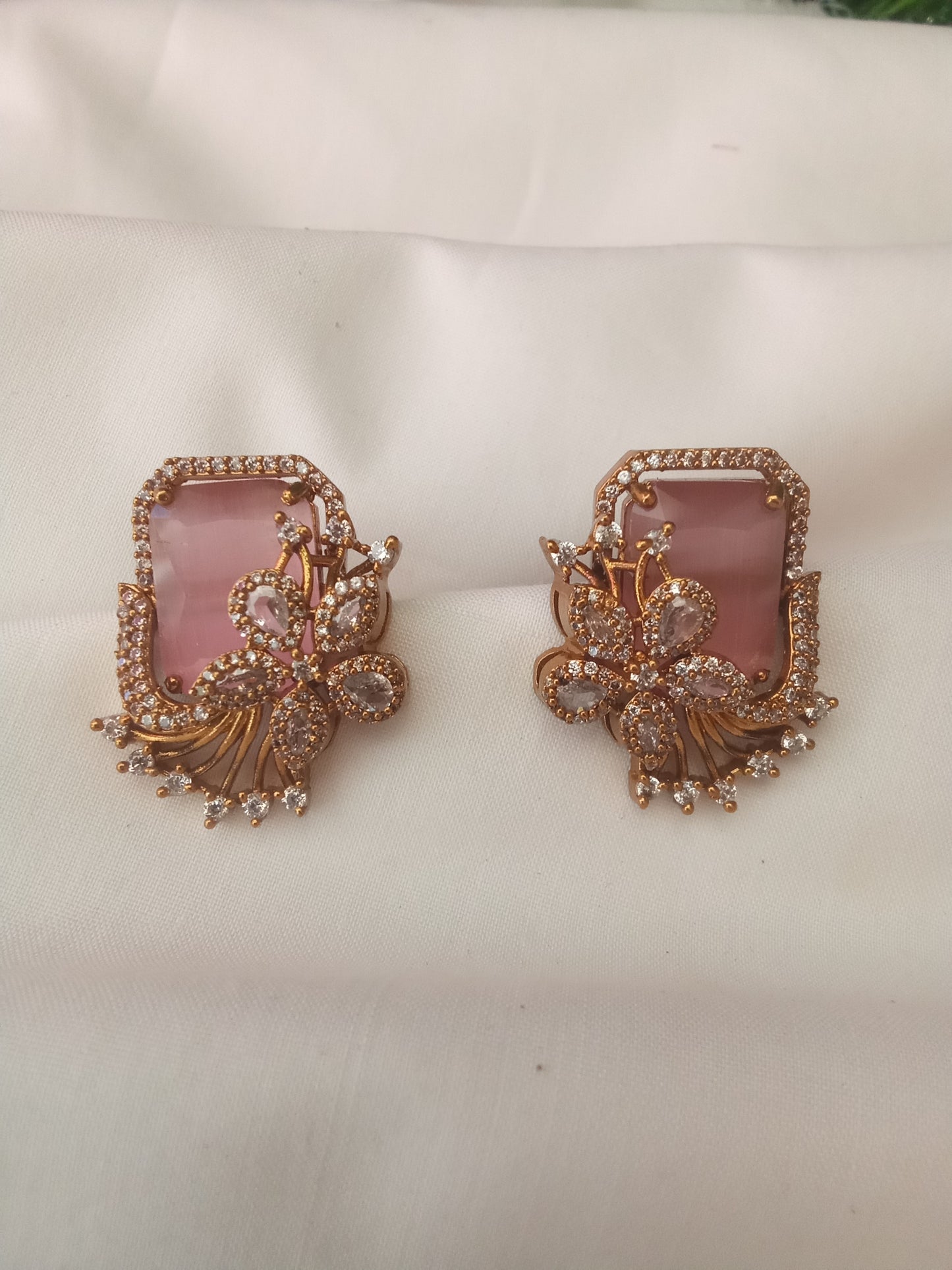 EARING-SHER79