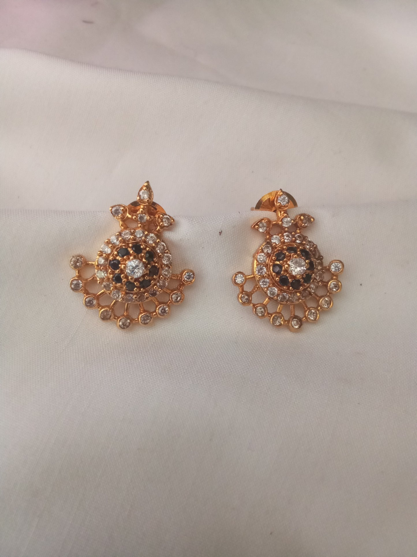 EARING-SHER53