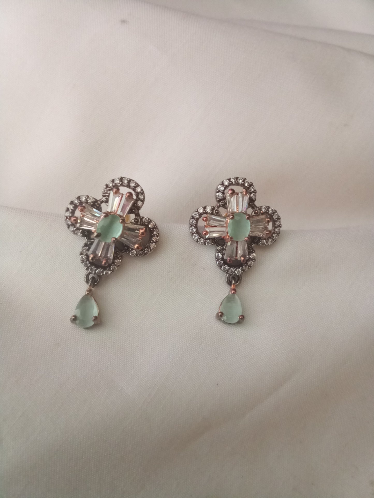 EARING-SHST102