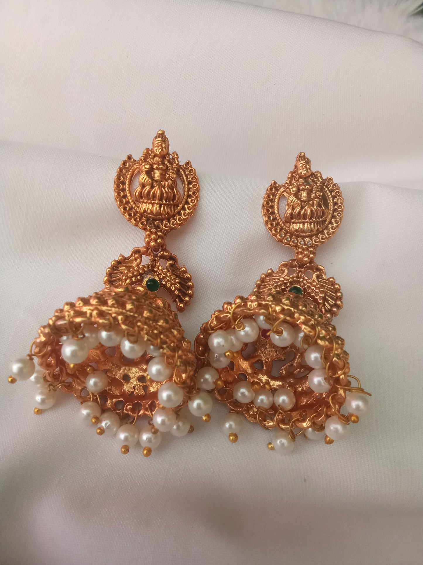 EARING-SHER24