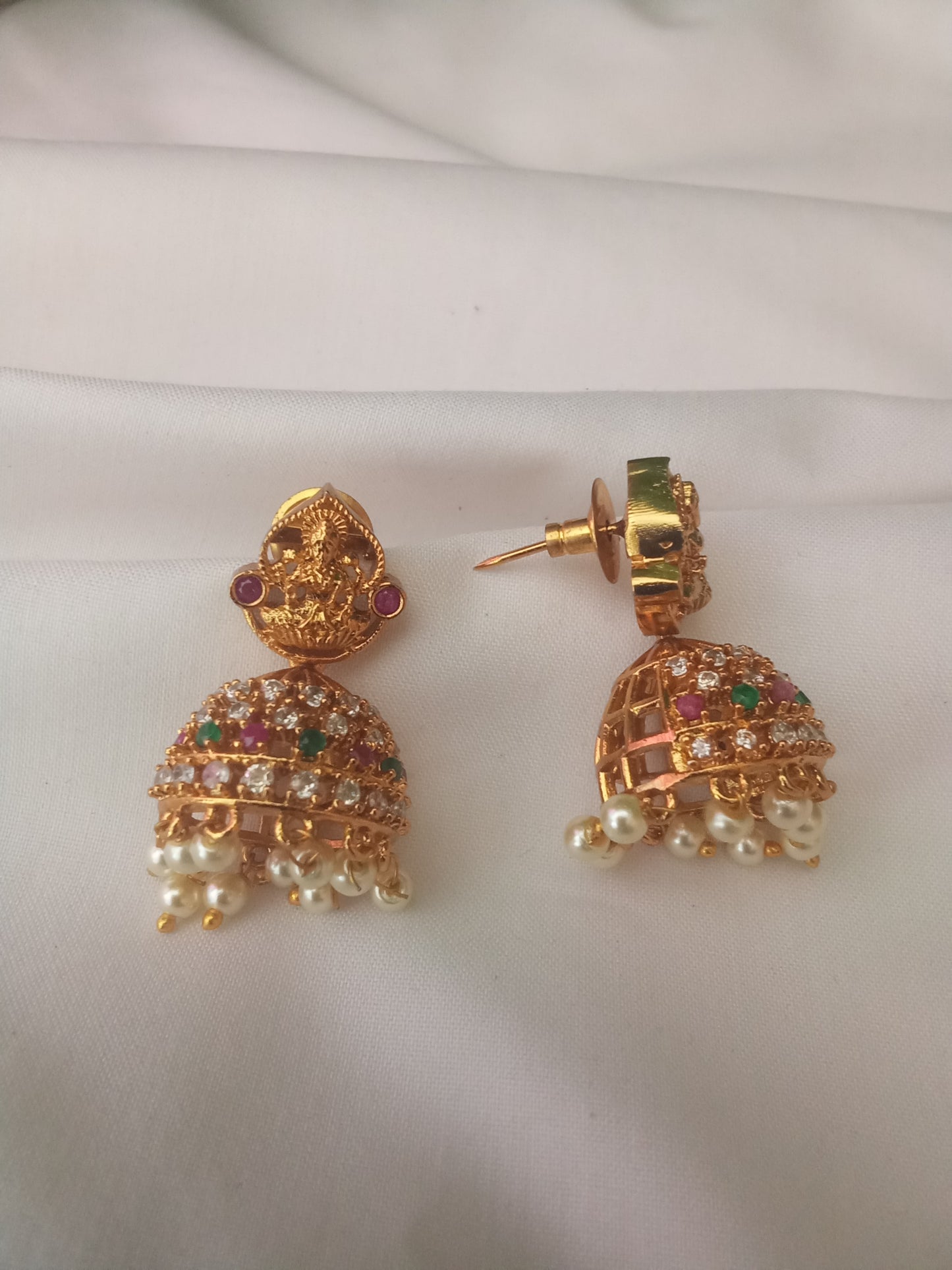 EARING-SHER82