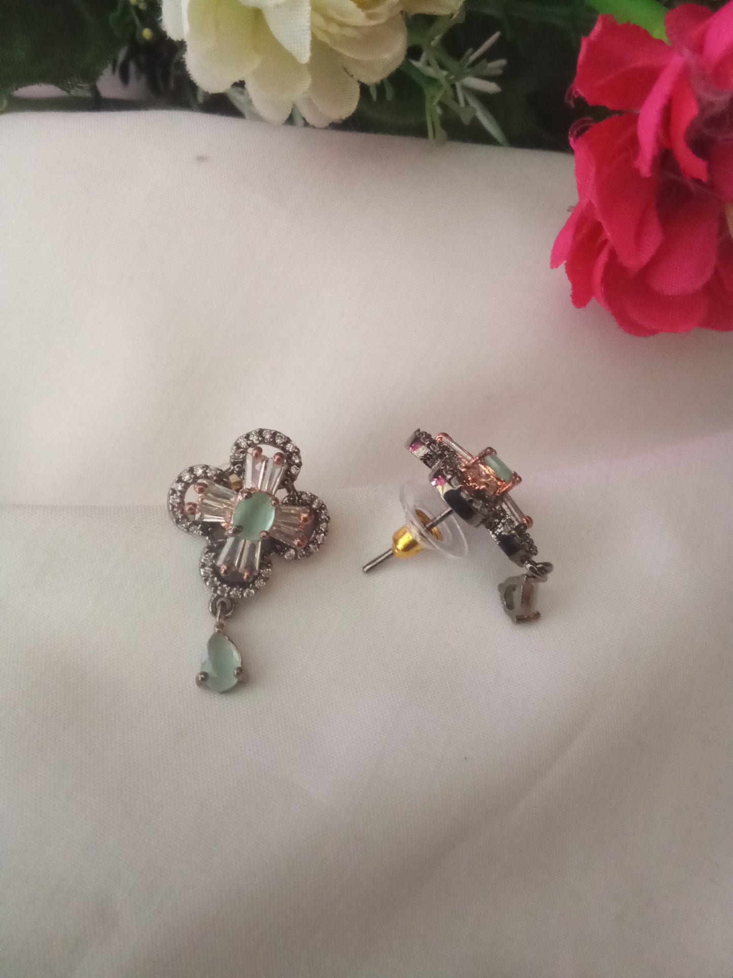 EARING-SHST102