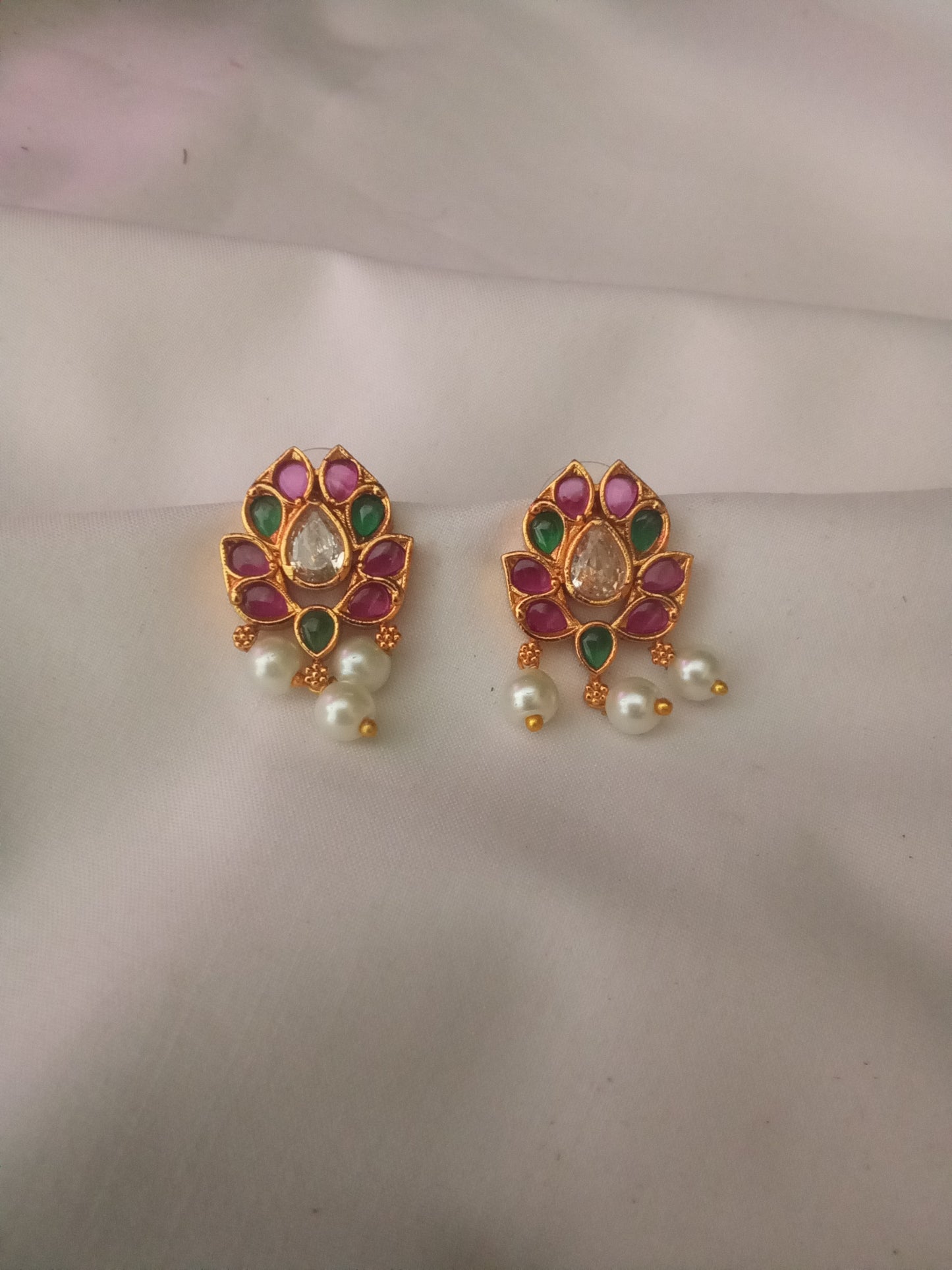 EARING-SHST44
