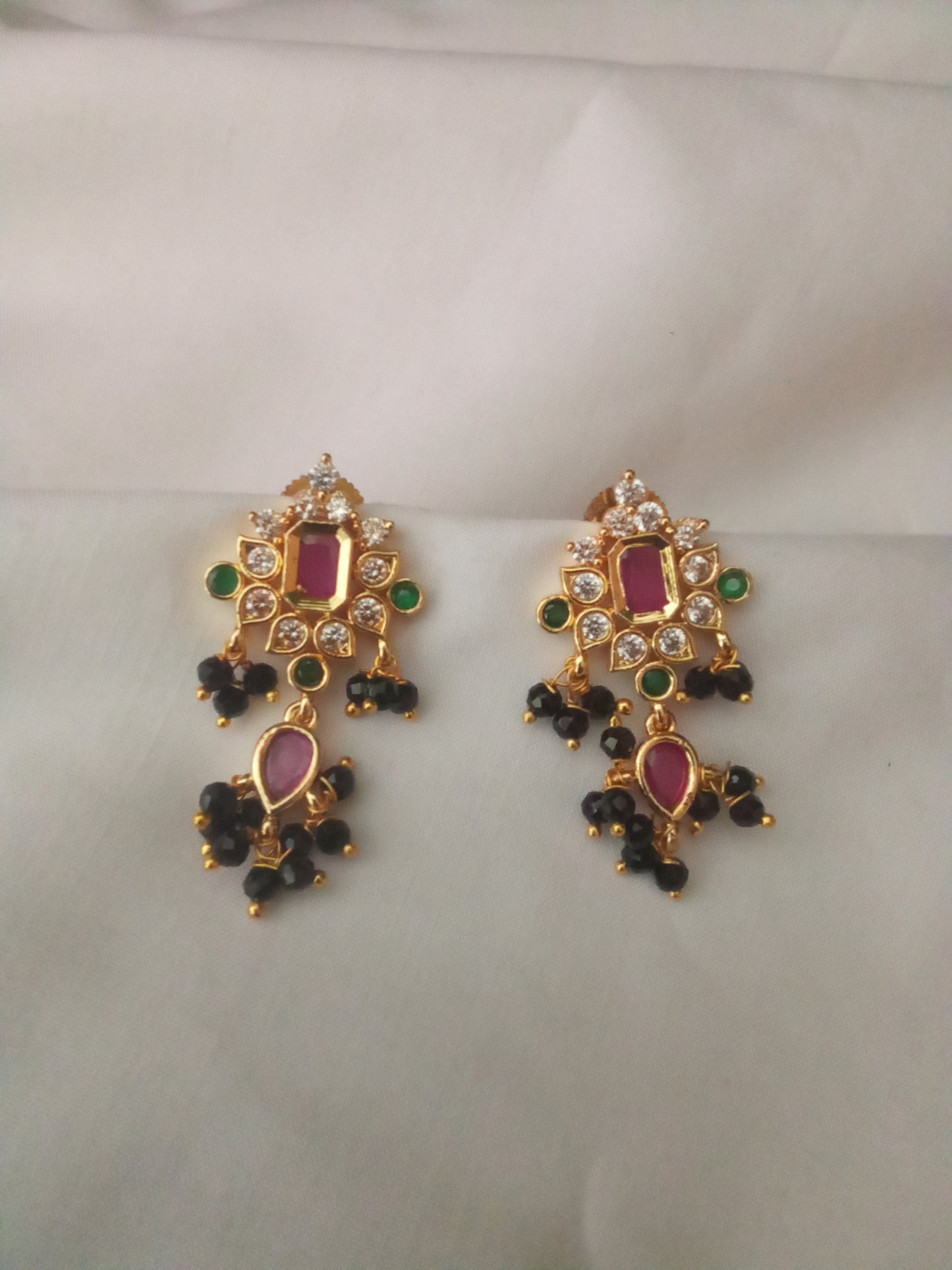 EARING-SHER235