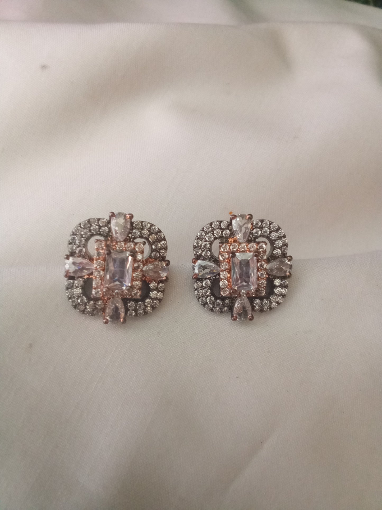 EARING-SHST109