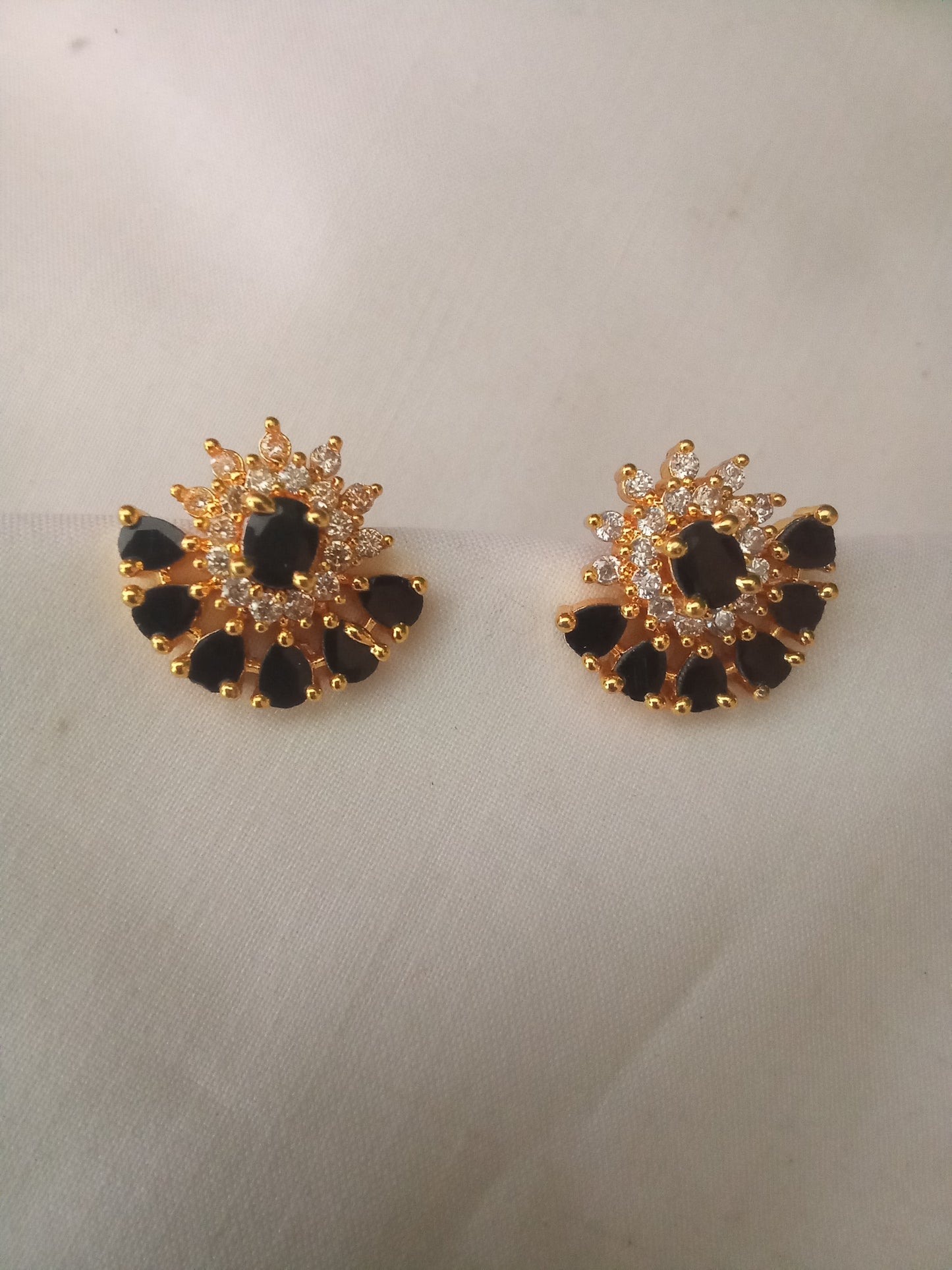 EARING-SHST84