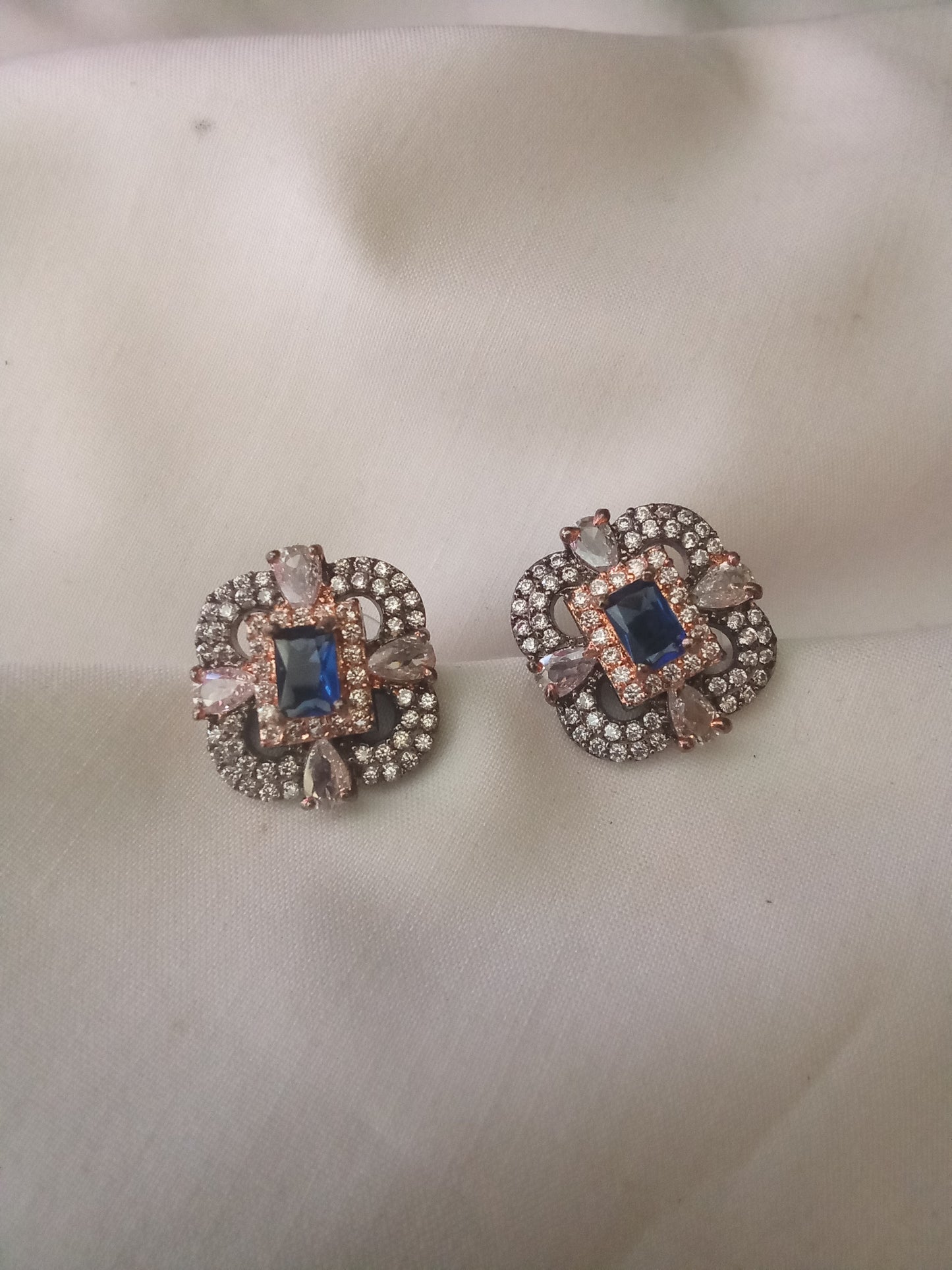 EARING-SHST111