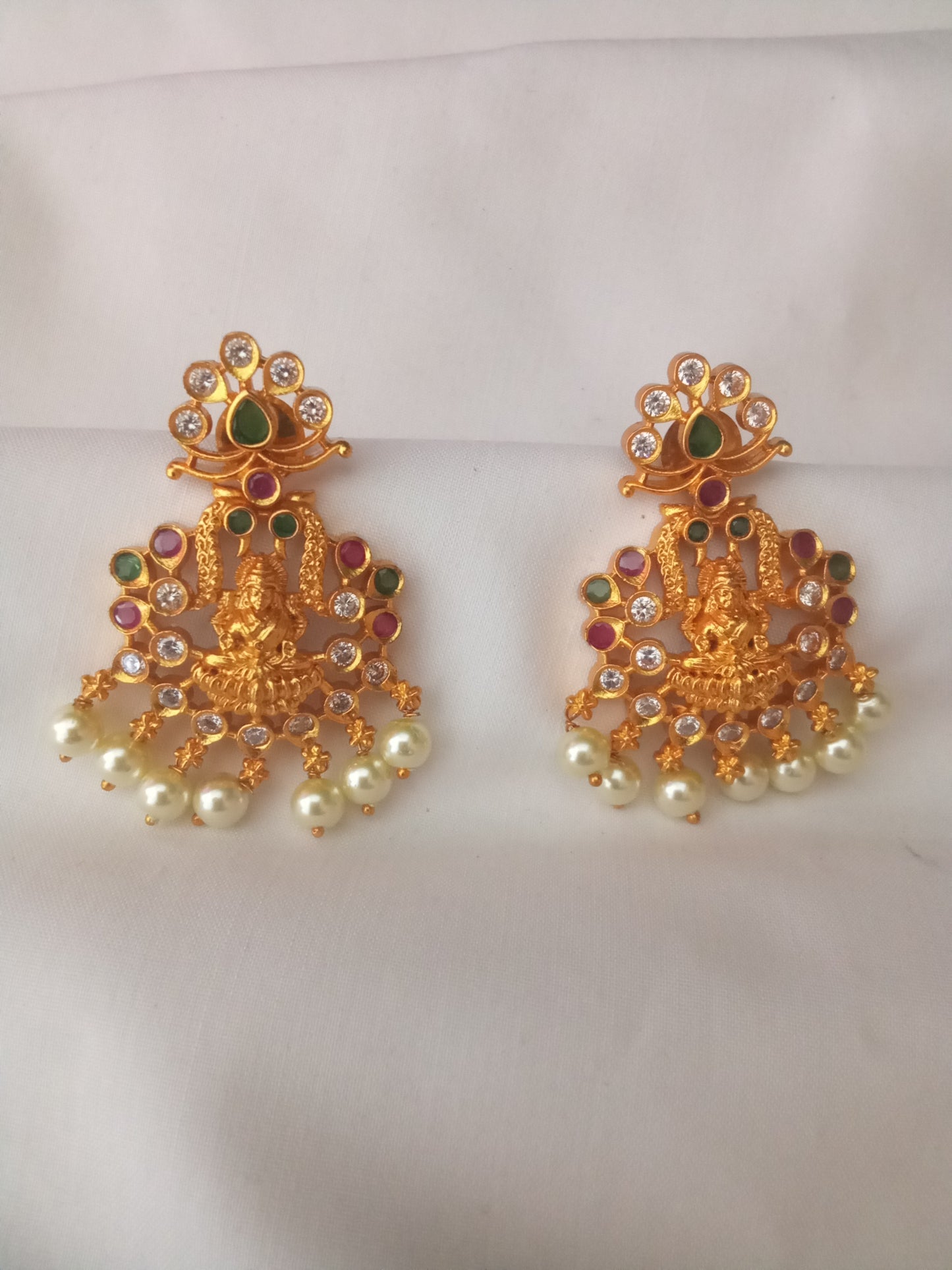 EARING-SHER176