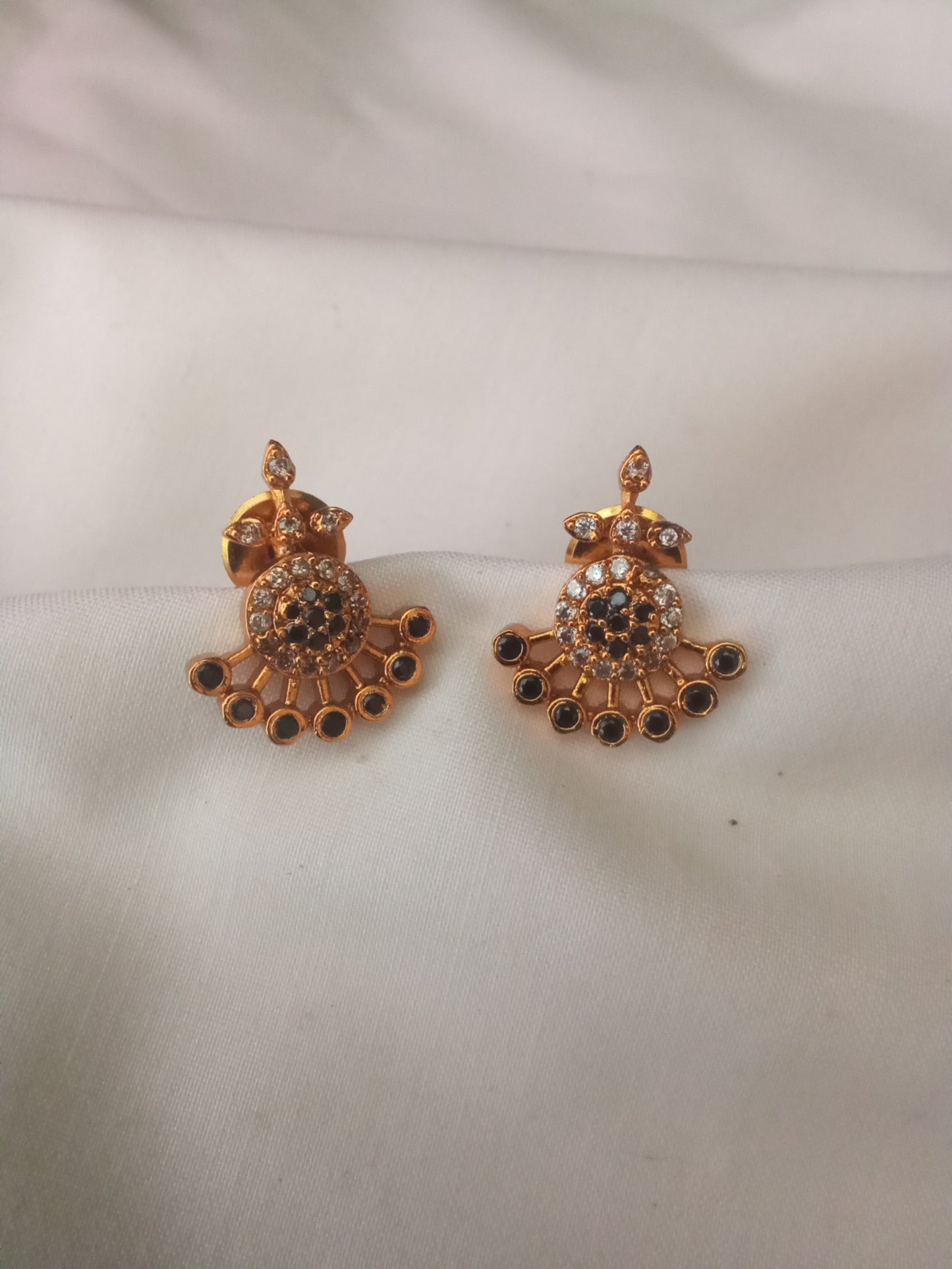 EARING-SHST14