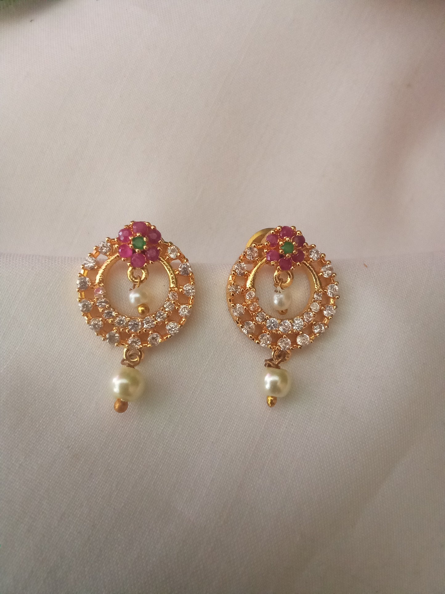 EARING-SHST122