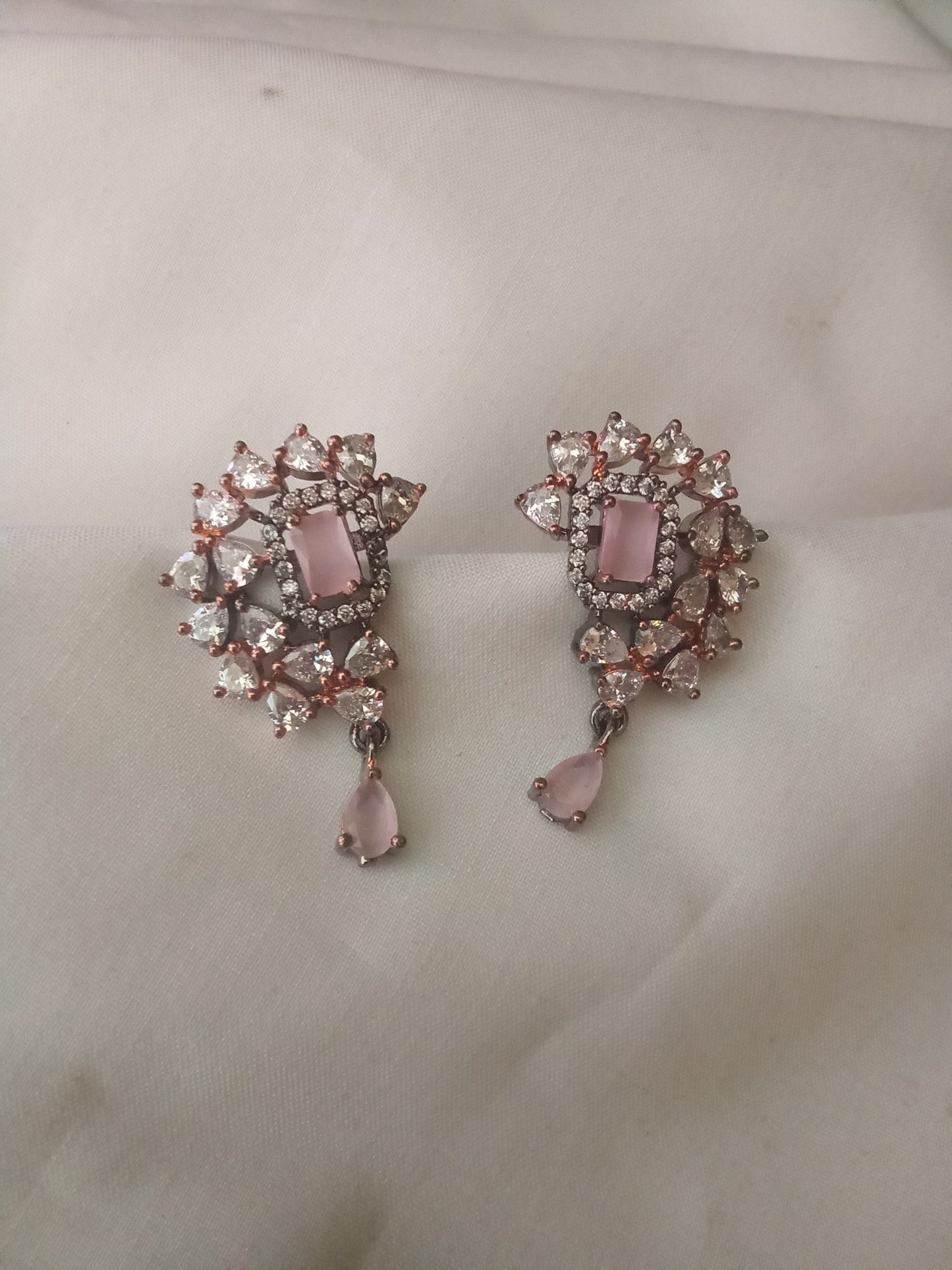 EARING-SHER106