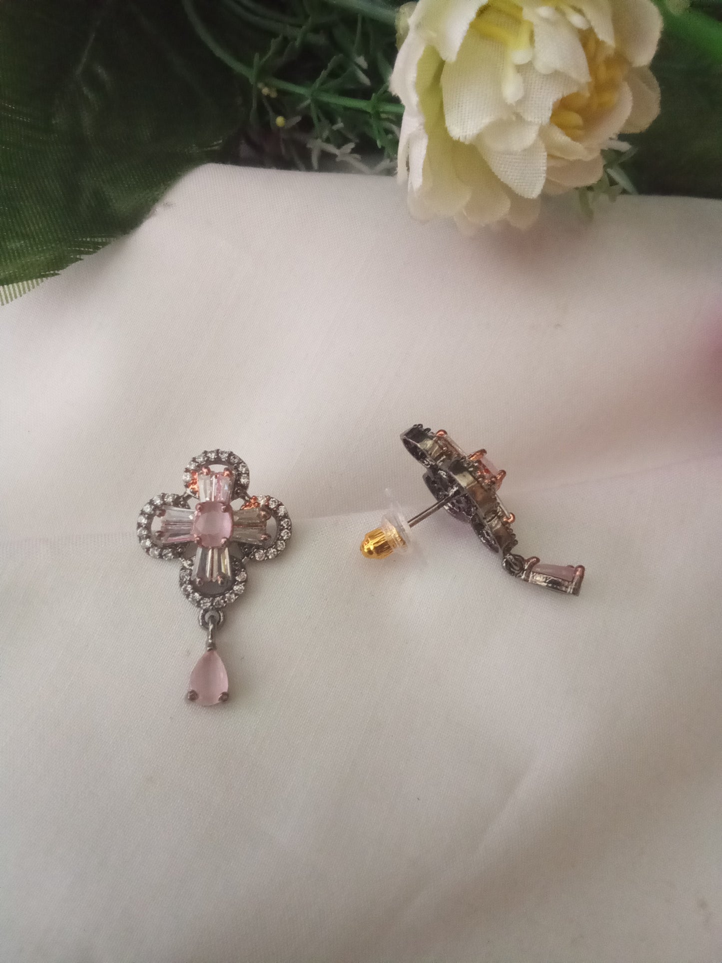 EARING-SHST101