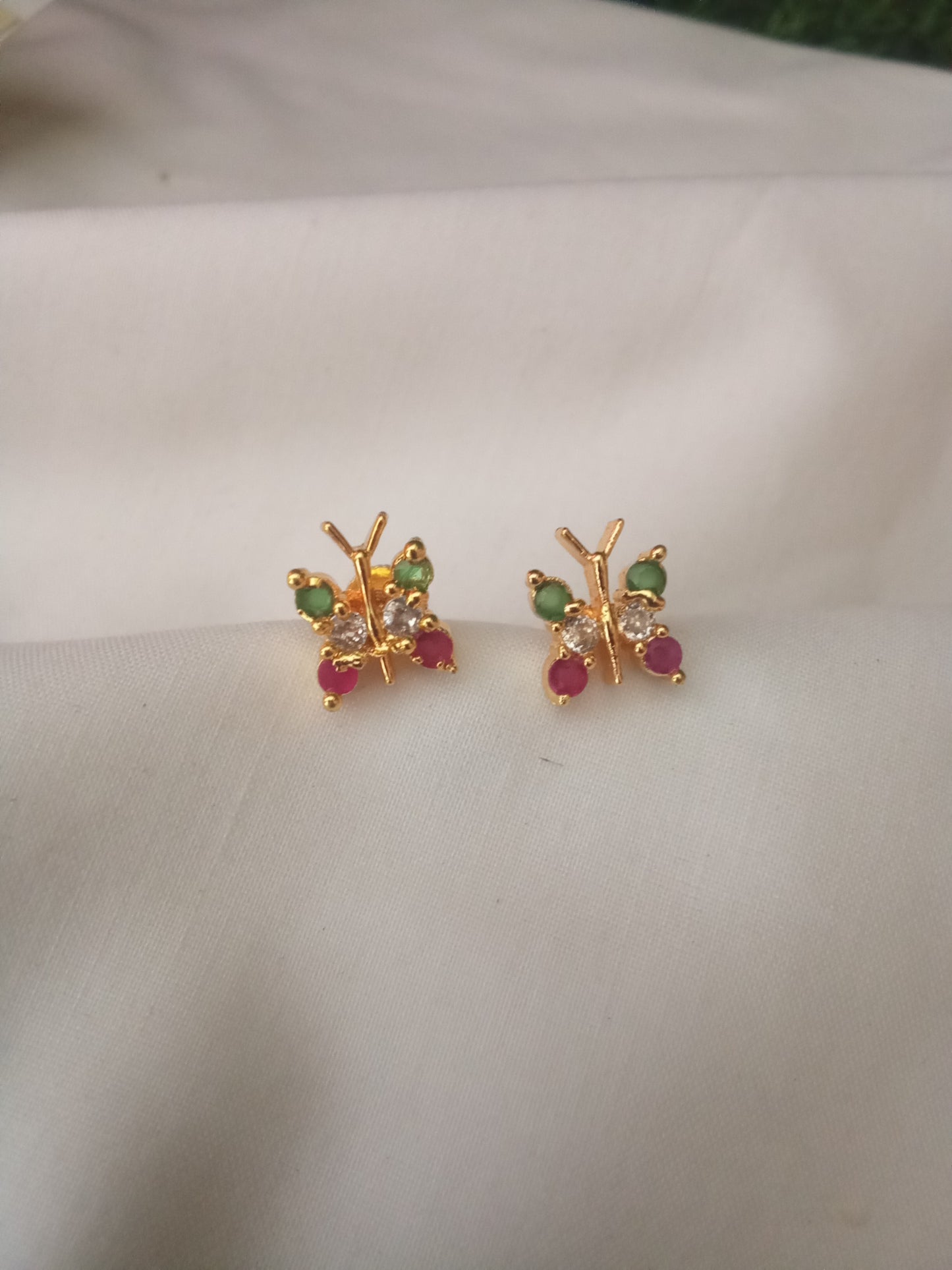 EARING-SHST77
