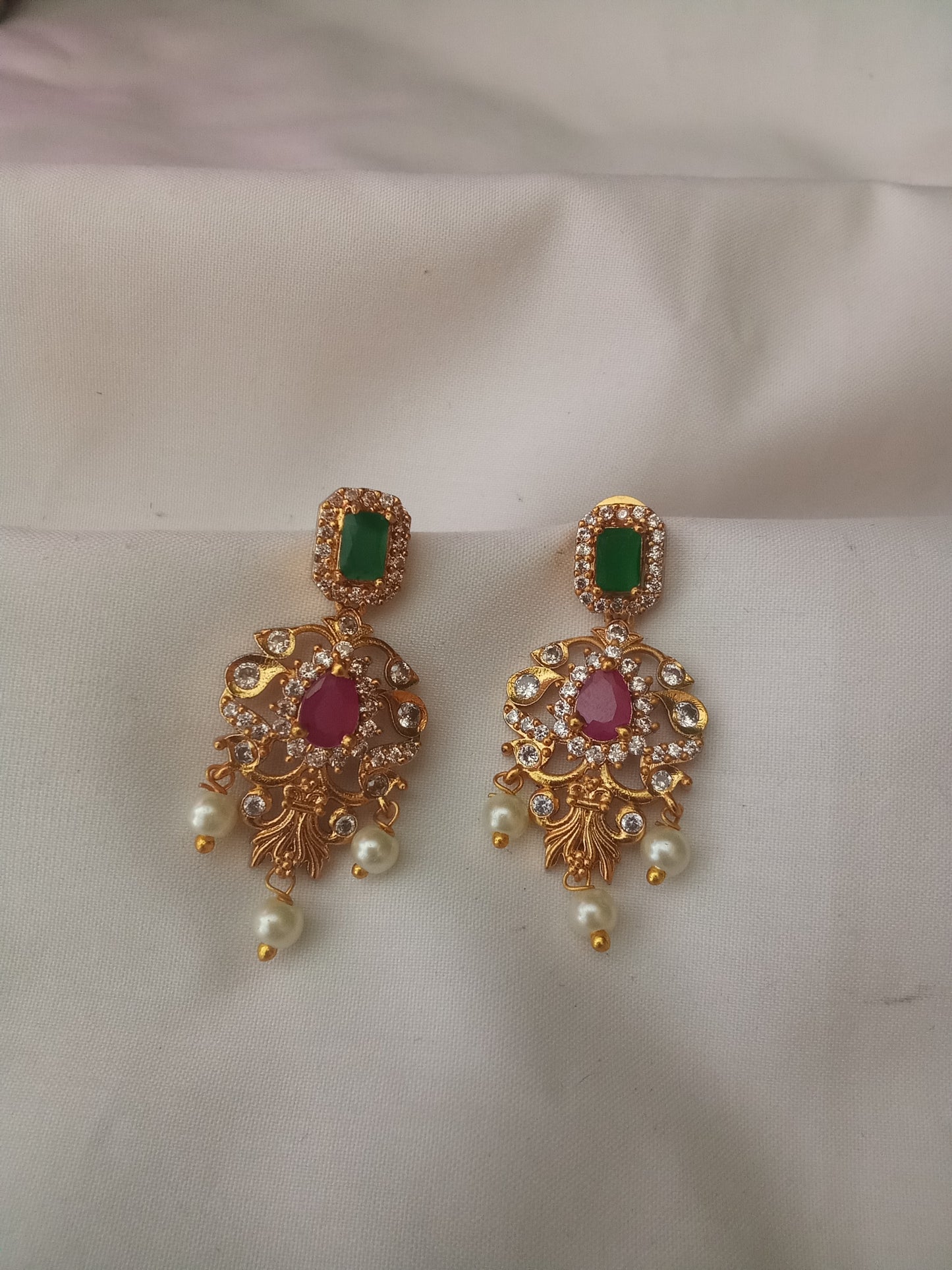 EARING-SHER273