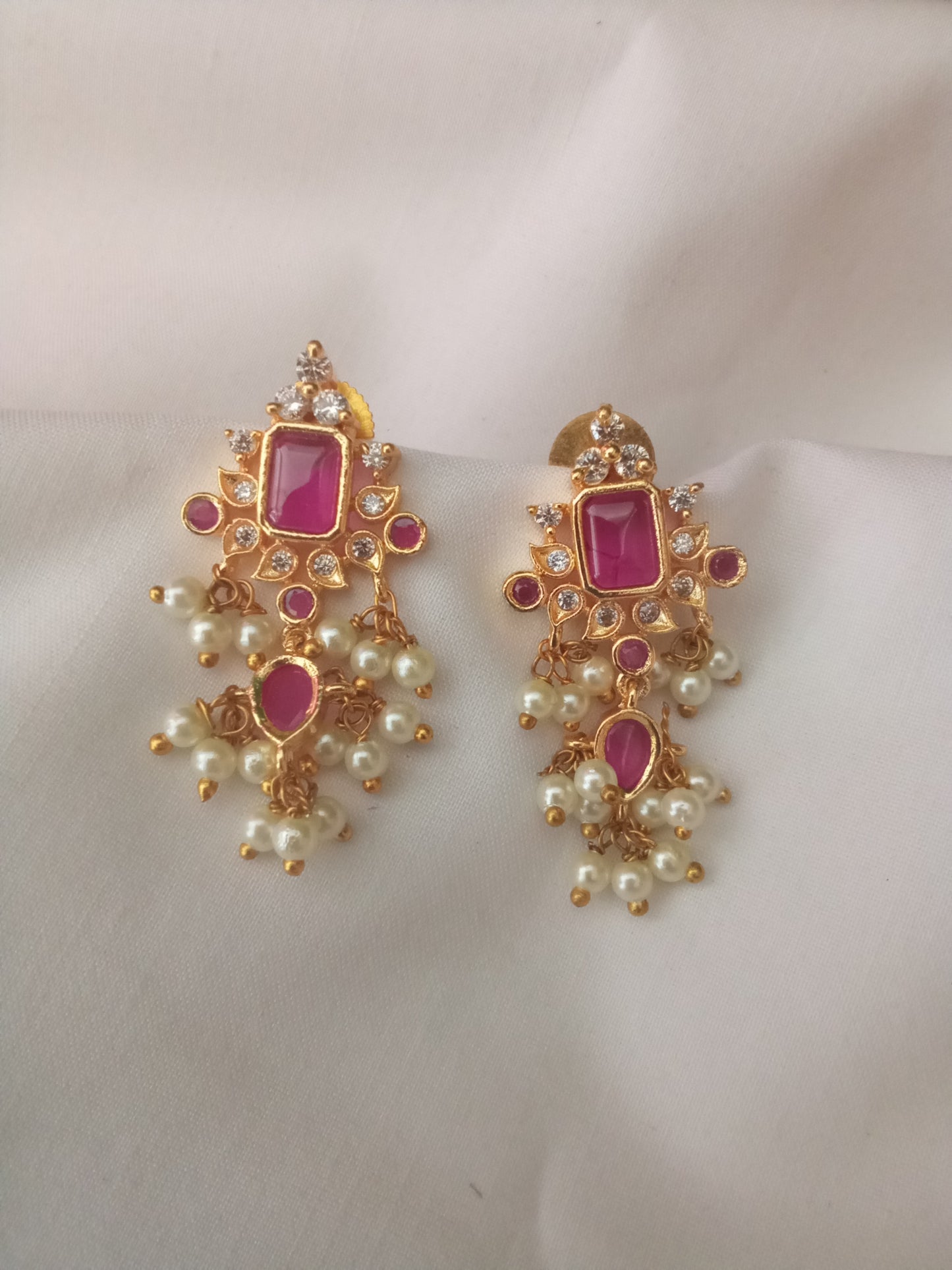 EARING-SHER243