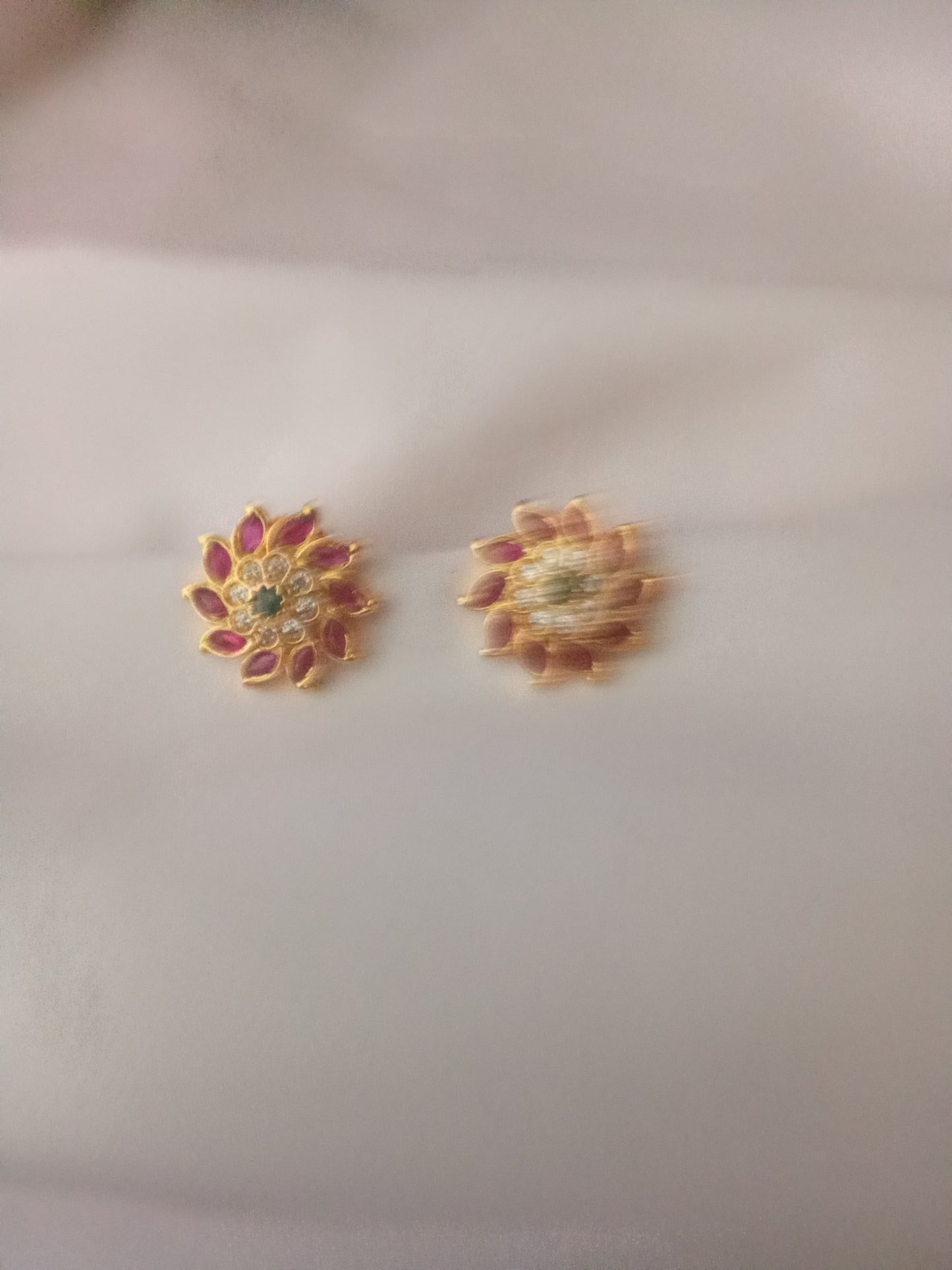 EARING-SHST52
