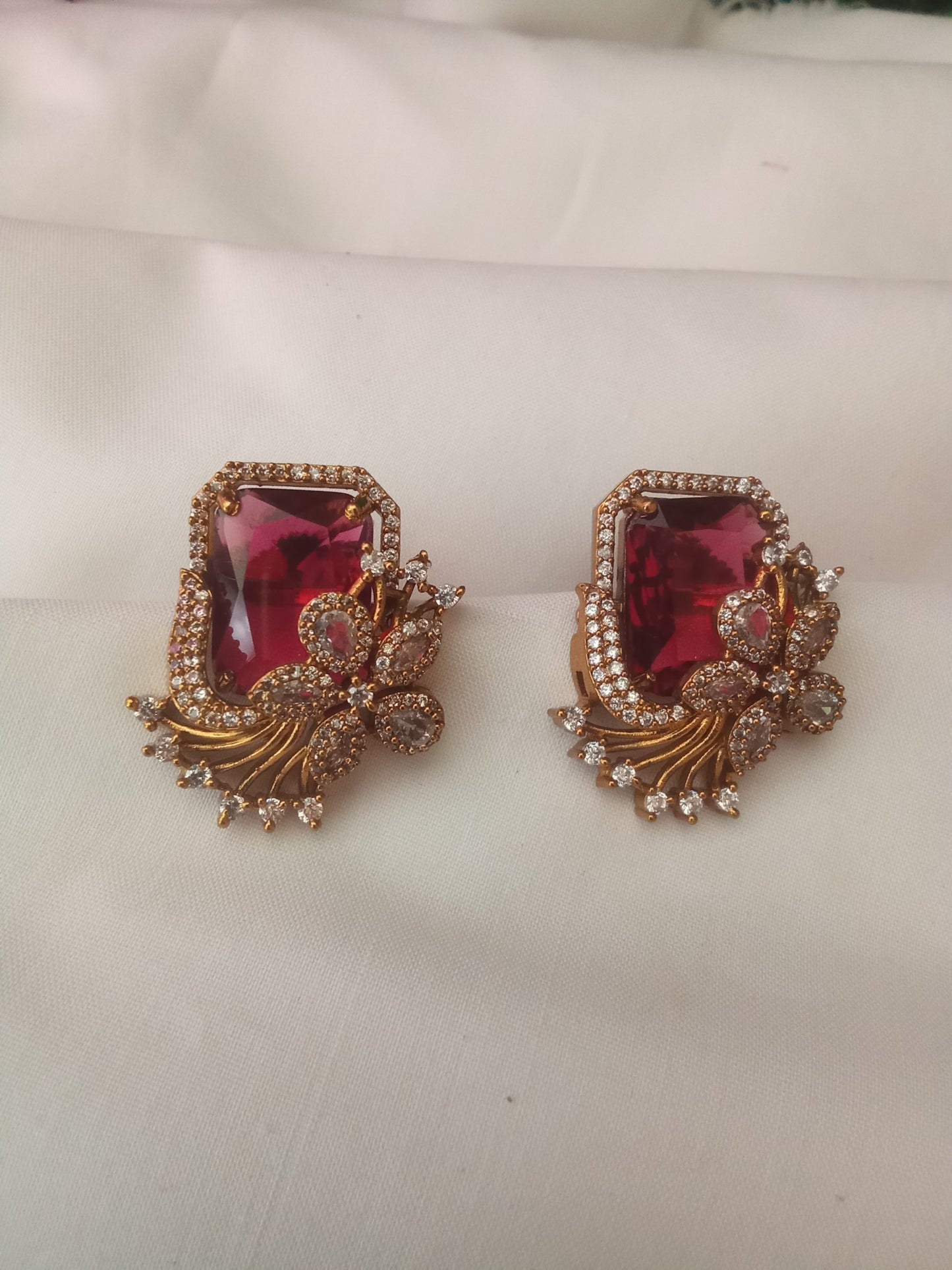 EARING-SHST81