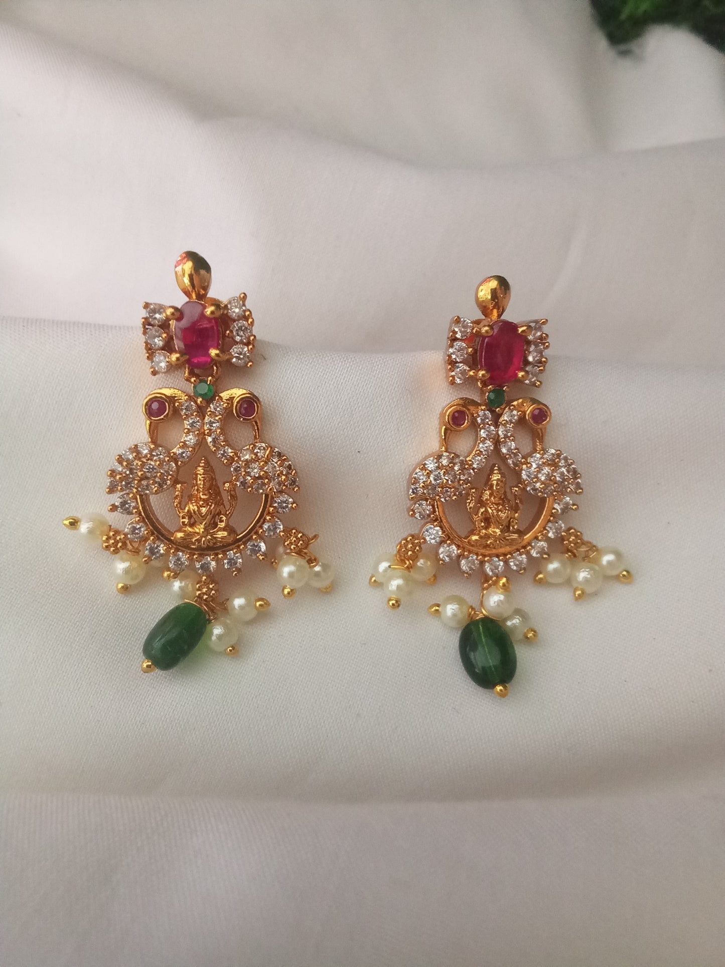 EARING-SHER130