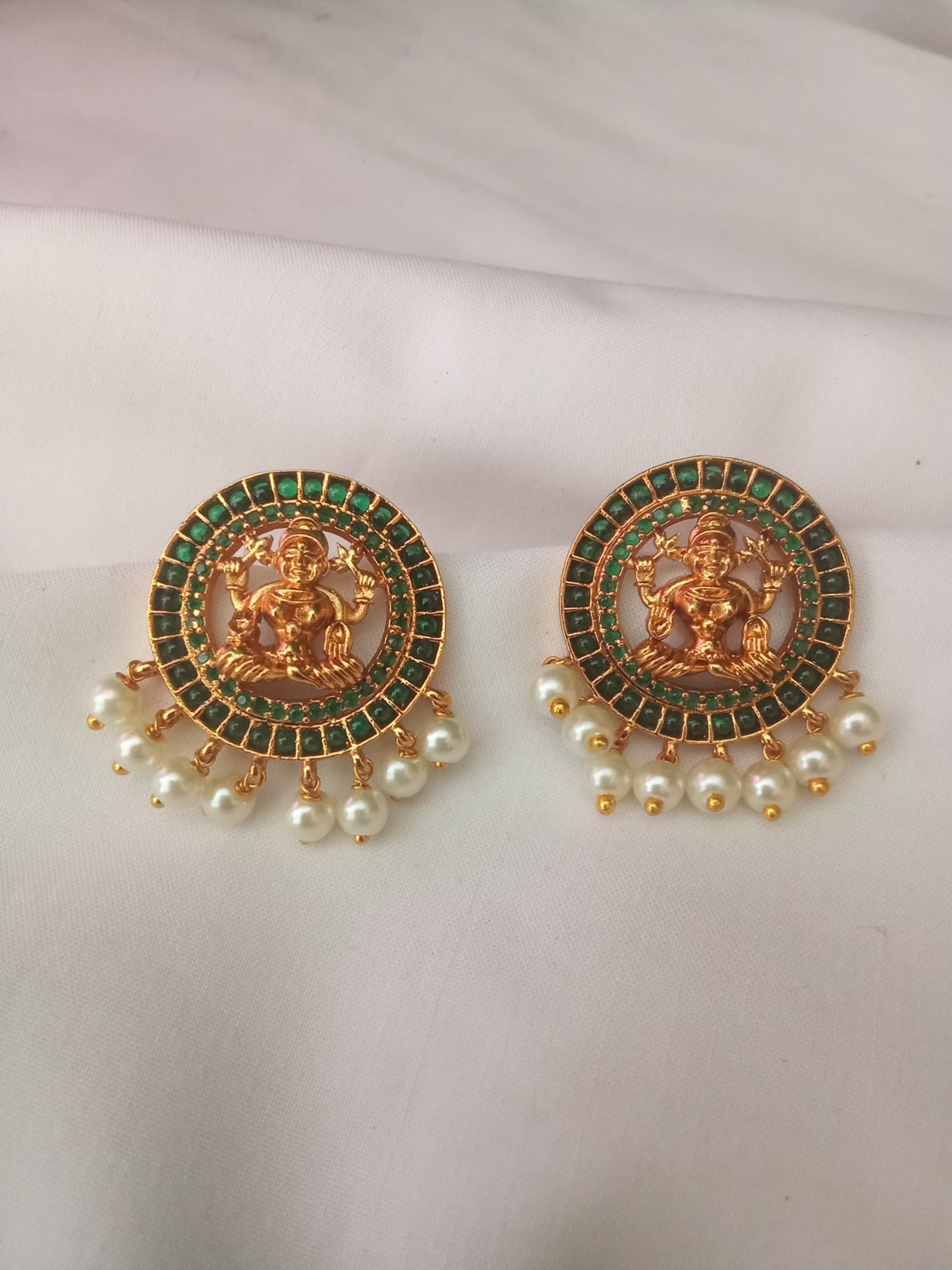 EARING-SHST24