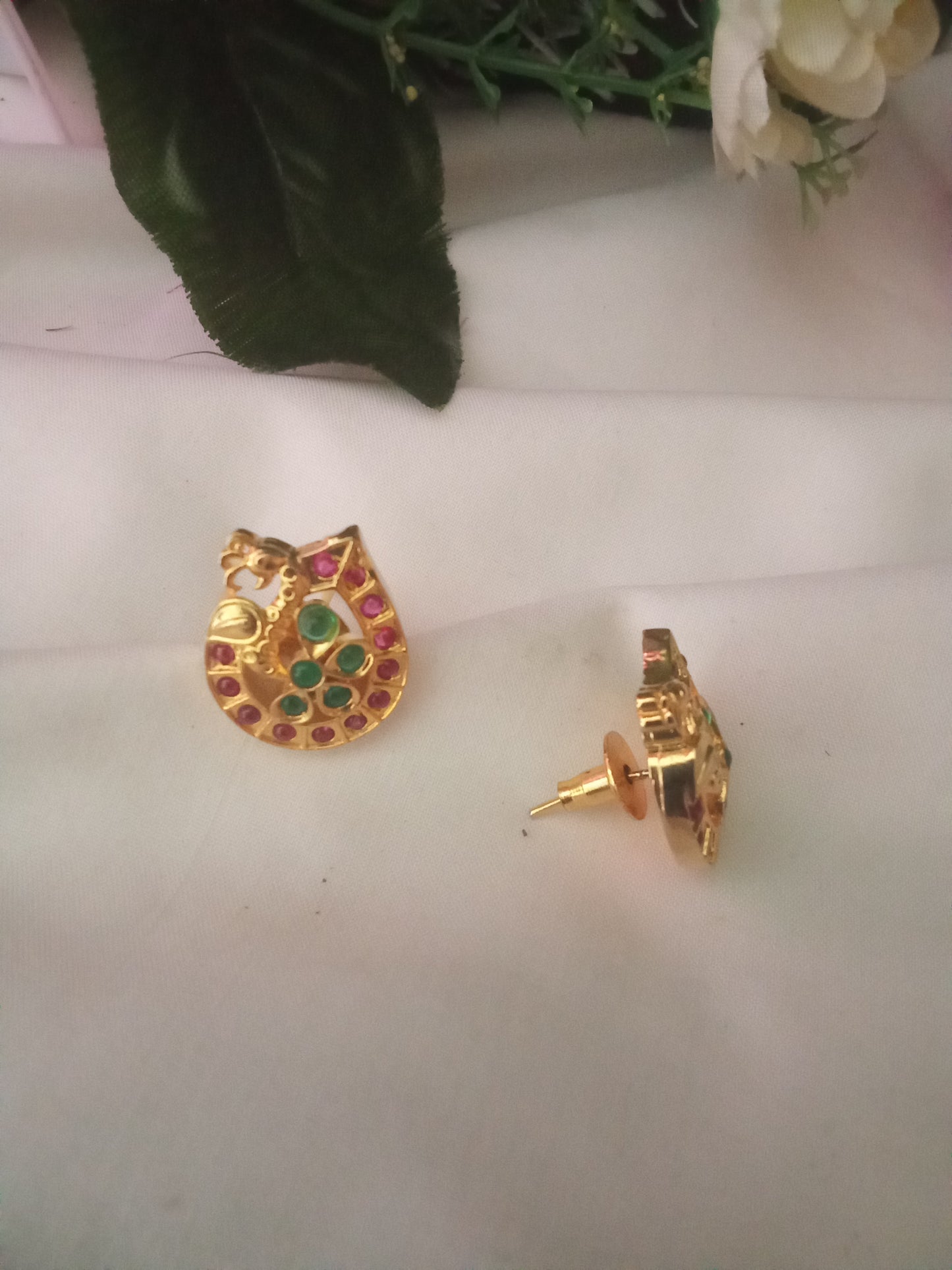 EARING-SHST37