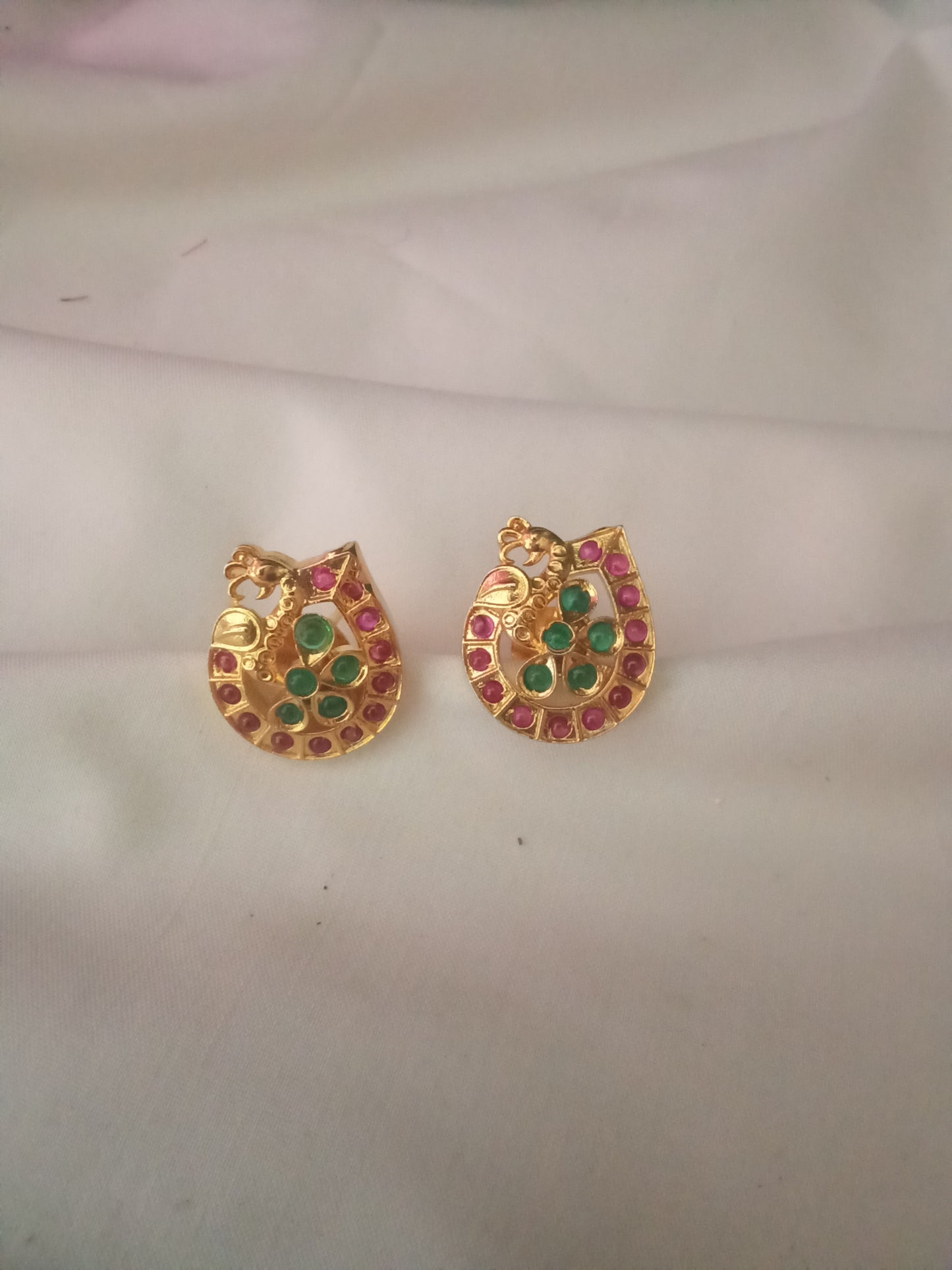 EARING-SHST37